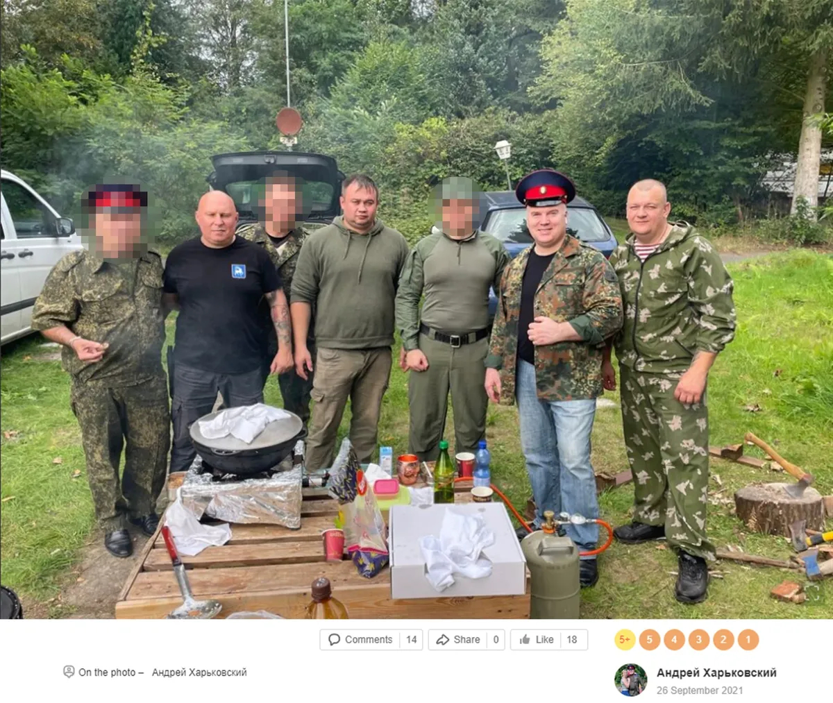 Собрание казаков в Ганновере в 2021 году. Второй мужчина слева — Харьковский, четвертый — Фельк, шестой — Крамер, а крайний справа — Шнайдер. Скриншот: Reuters