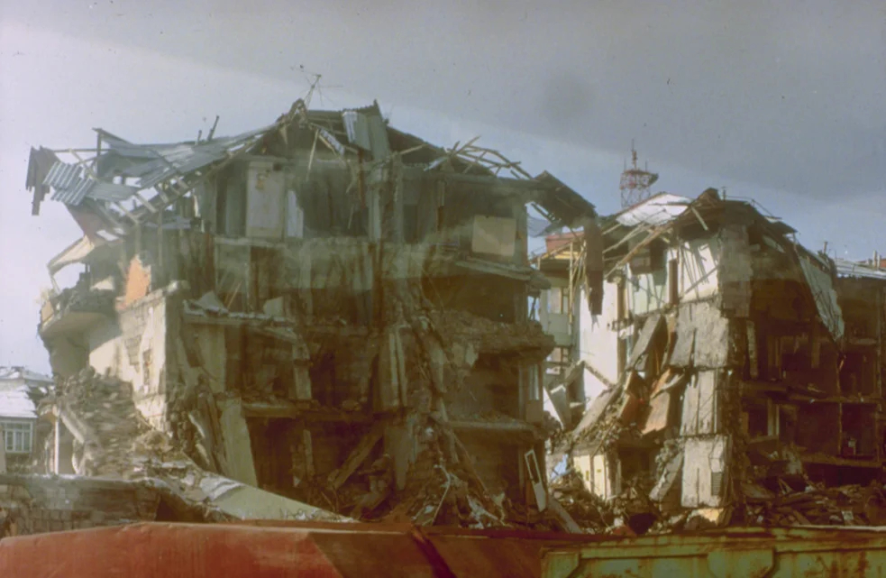 Последствия землетрясения в Спитаке, Армения, 1988 г. Фото: <a href="https://commons.wikimedia.org/w/index.php?curid=23035124">Wikimedia Commons</a>