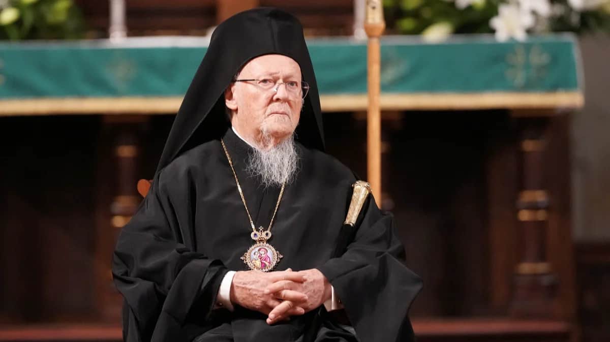 Вселенский патриарх Варфоломей I во время богослужения в Рижском кафедральном соборе, Латвия, 13 сентября 2025 года. Фото: Edijs Pālens / LETA
