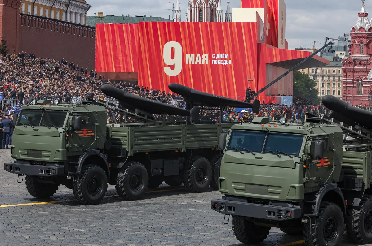 Российские беспилотники «Герань-2» на параде, Москва, 9 мая 2025 года. Фото: Максим Шипенков / EPA