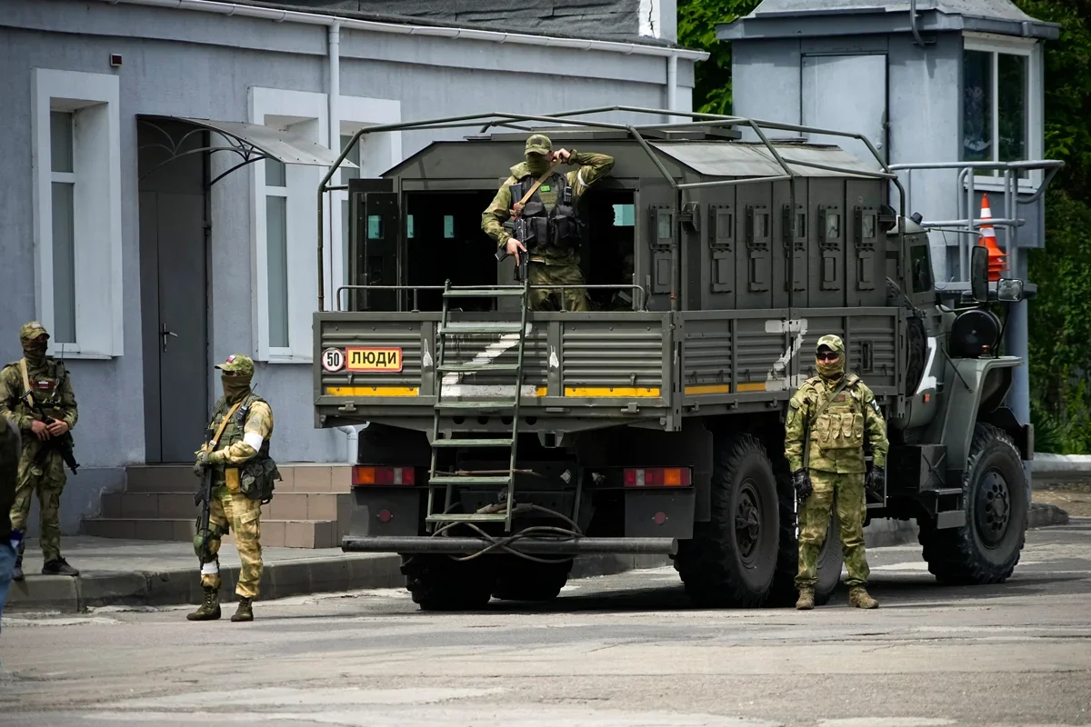 Russian troops in occupied Kherson, 20 May 2022. Photo: AP Photo / Scanpix / LETA