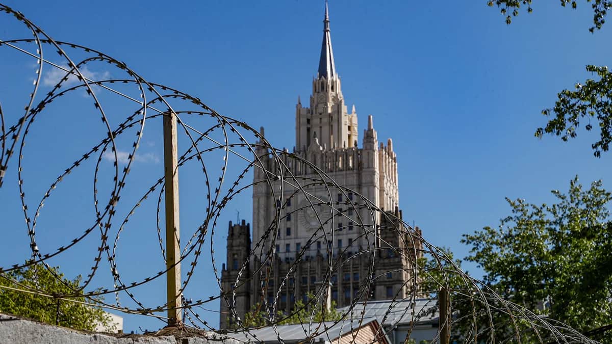 Вид на главное здание Министерства иностранных дел России в Москве, 2 мая 2023 года. Фото: Юрий Кочетков / EPA-EFE
