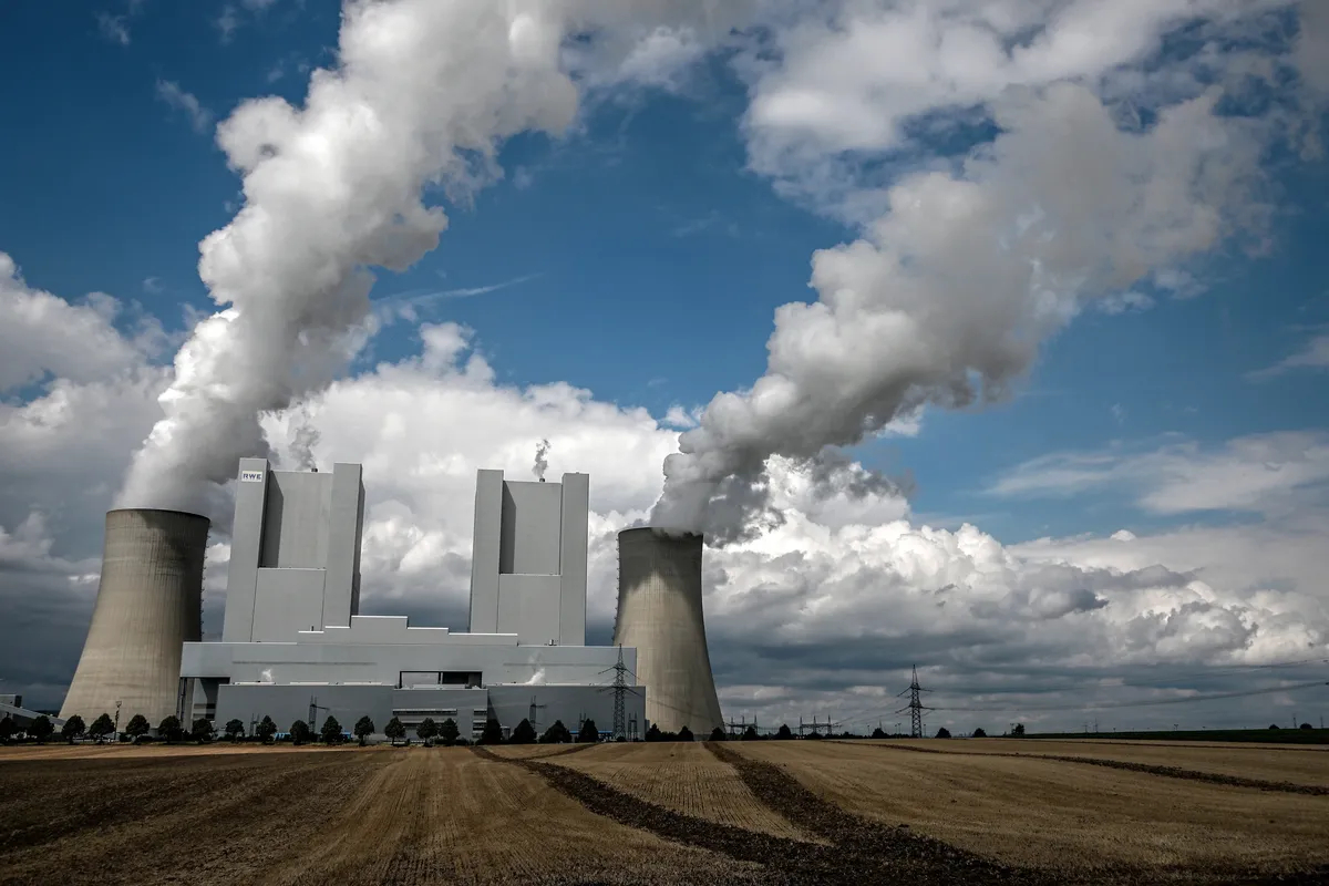 Lignite-fired power station Neurath. Photo: EPA-EFE/SASCHA STEINBACH