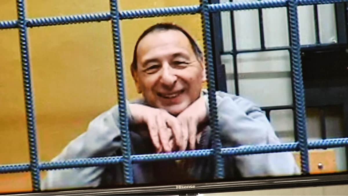 Борис Кагарлицкий по видеосвязи во время заседания Западного окружного военного суда, Москва, 21 ноября 2023 года. Фото: Евгений Разумный / Коммерсантъ / Sipa USA / Vida Press