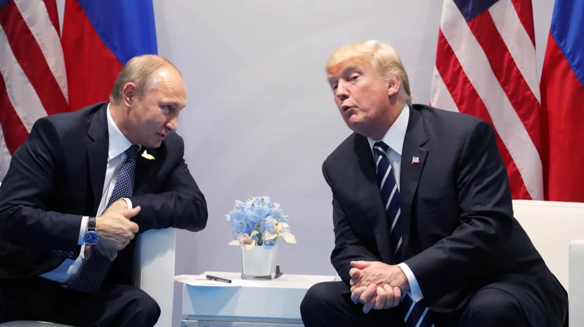 Владимир Путин и Дональд Трамп во время встречи на саммите G20 в Гамбурге, Германия, 7 июля 2017 года. Фото: Михаил Клементьев / Спутник / Kremlin / EPA