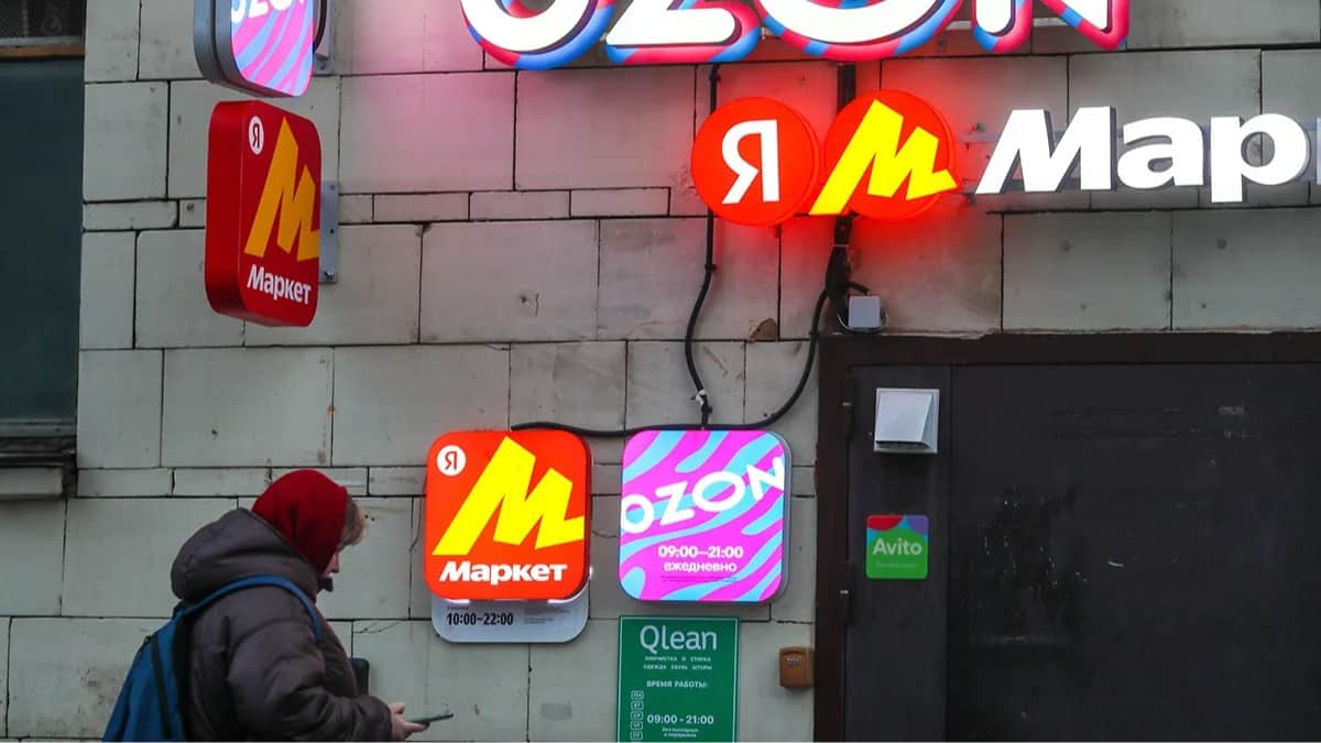 Вывески пунктов выдачи заказов в Москве, 3 июня 2025 года. Фото: Василий Кузьмичёнок / Агентство «Москва»
