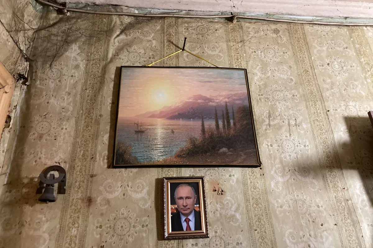 Inside Yelena Anatolyevna’s apartment. Photo: Irina Strelnikova