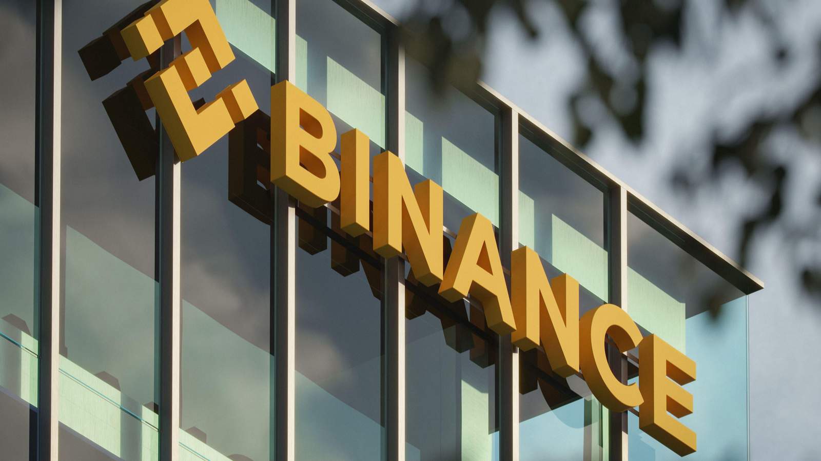 Логотип Binance на фасаде штаб-квартиры компании. Мальта. 11 декабря 2022 года. Фото: Alamy / Vida Press<br>