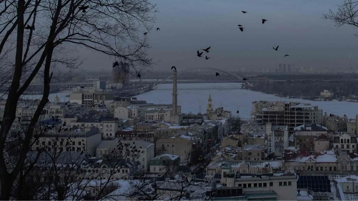 Вид на Подол в Киеве, Украина, 5 января 2026 года. Фото: Roman Pilipey / AFP / Scanpix / LETA