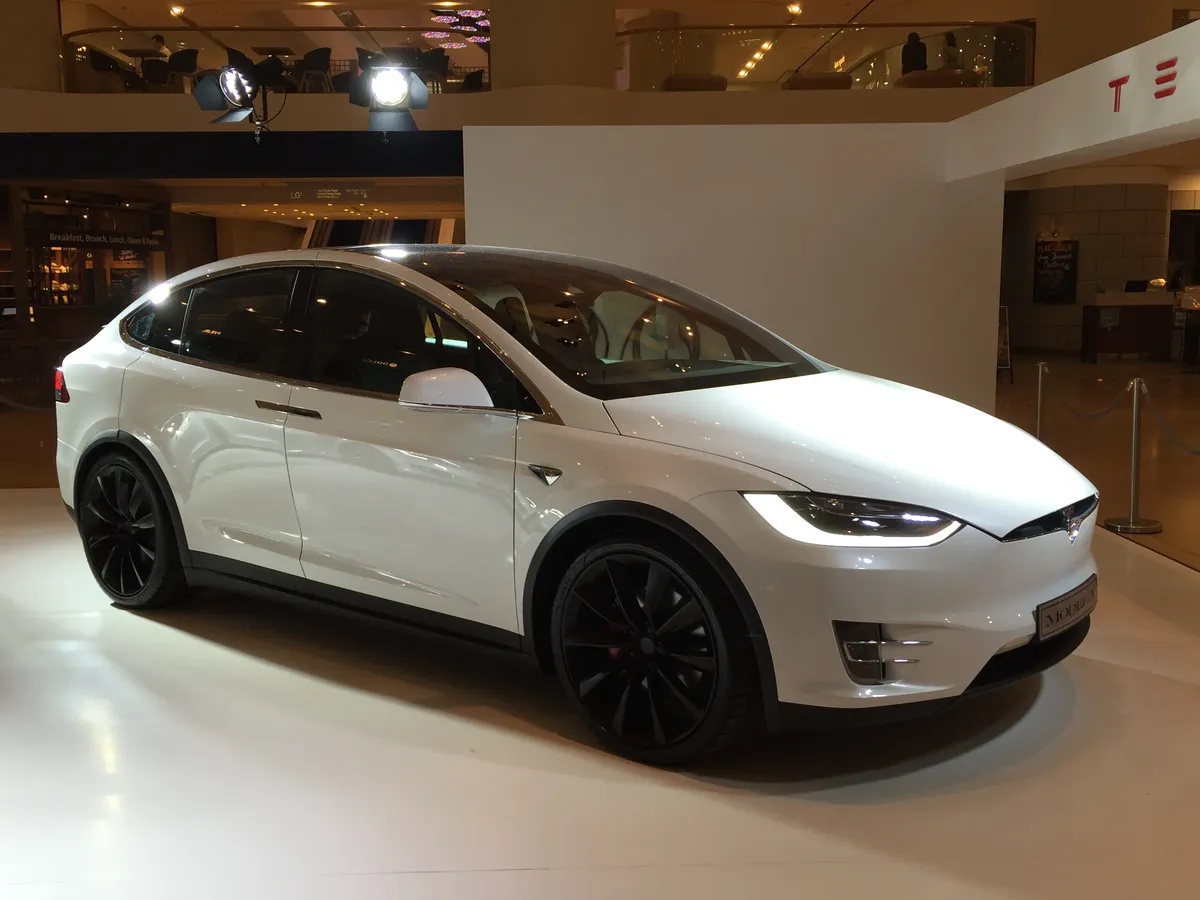 Tesla Model X. Фото: <a href="https://commons.wikimedia.org/w/index.php?curid=59951272">Wikimedia Commons</a>, CC BY-SA 4.0