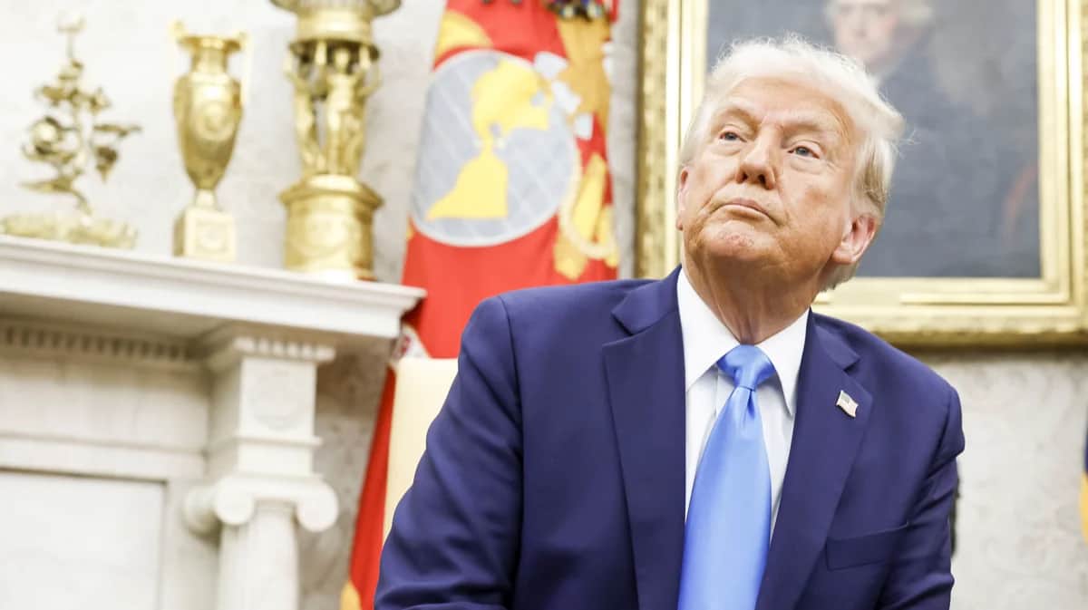 Президент США Дональд Трамп в Овальном кабинете Белого дома, Вашингтон, округ Колумбия, США, 4 февраля 2025 года. Фото: Shawn Thew / EPA