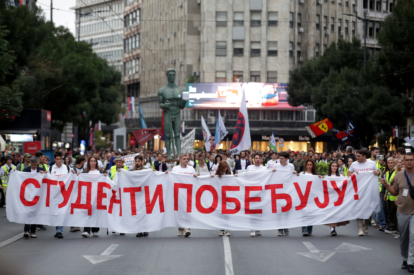 Шествие в поддержку предвыборного списка «Студенческий список — Студенты побеждают». Белград, Сербия. 14 сентября 2026 года. Фото: Andrej Cukic / EPA