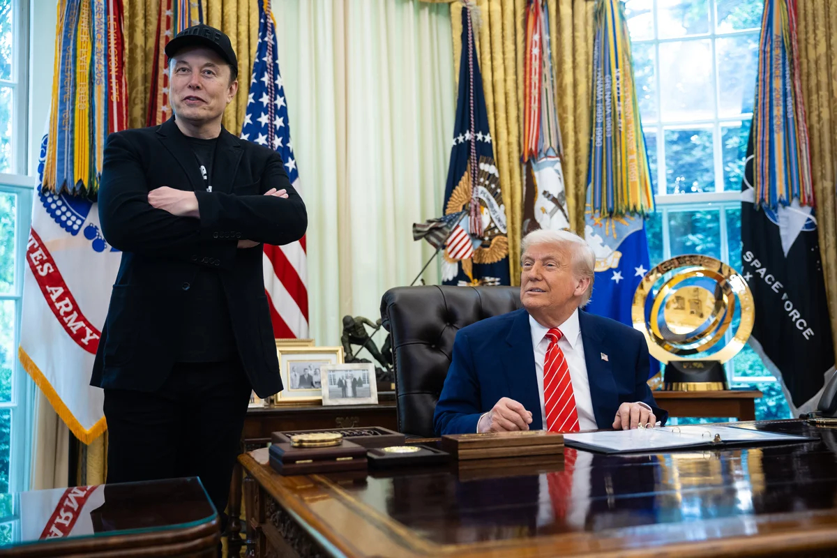 Илон Маск и Дональд Трамп в Овальном кабинете Белого дома, Вашингтон, округ Колумбия, США, 30 мая 2025 года. Фото: Francis Chung / EPA