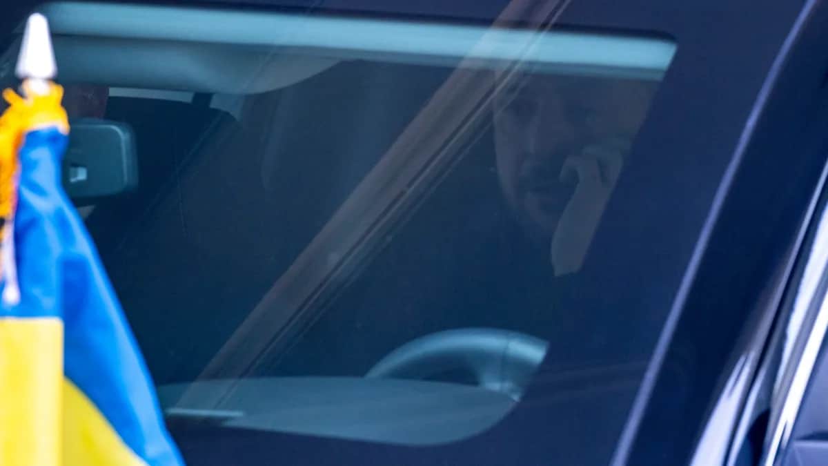Ukrainian President Volodymyr Zelensky is driven away from the White House after talks with US President Donald Trump broke down, 28 February 2025. Photo: EPA-EFE / SHAWN THEW