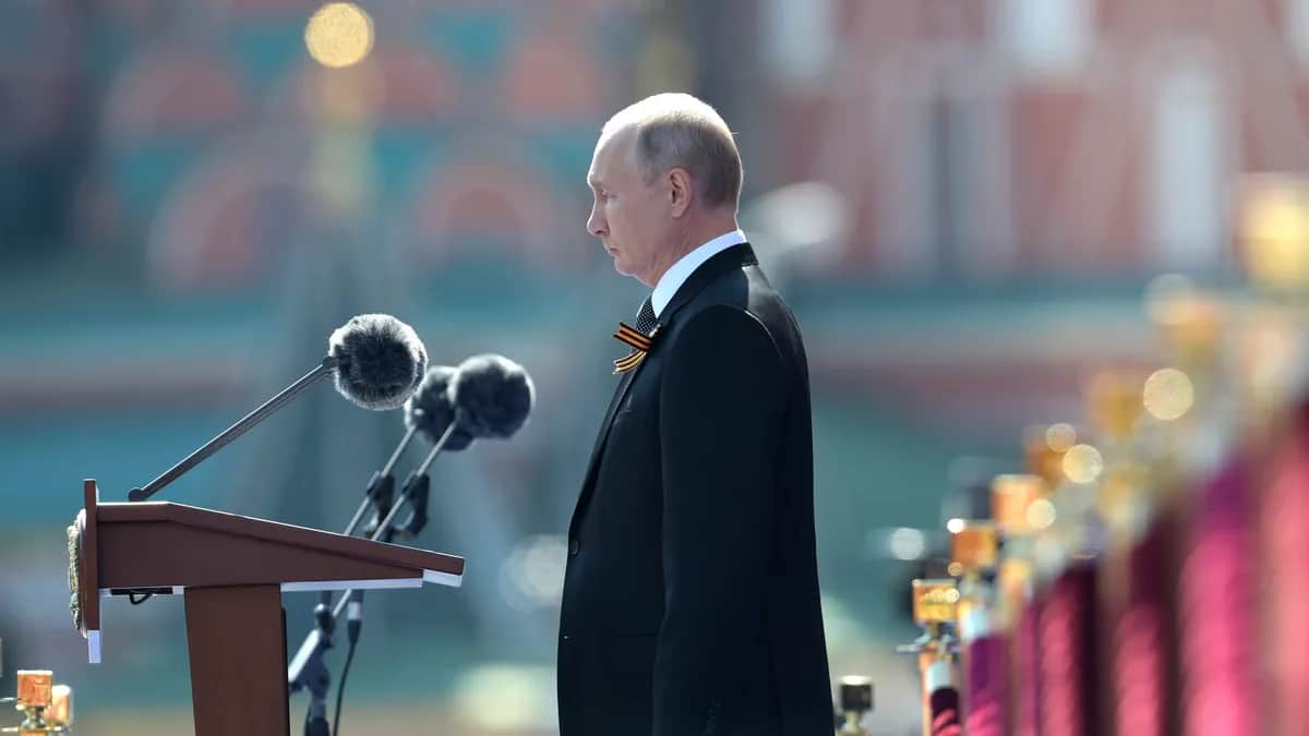Vladimir Putin marks the 75th anniversary of Nazi defeat on Moscow’s Red Square in 2020. Photo: EPA-EFE / SERGEI GUNEYEV