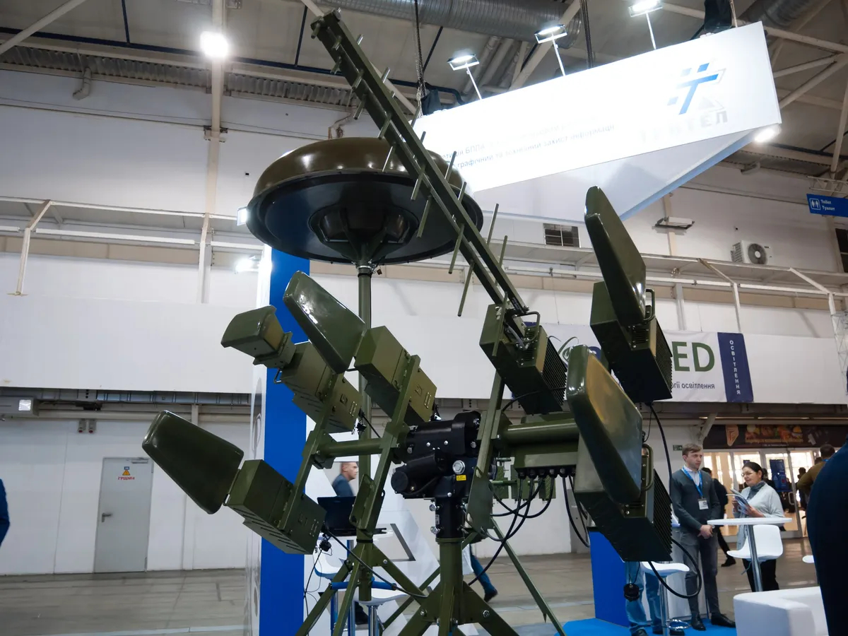 Electronic warfare system Nota. Photo: <a href="https://commons.wikimedia.org/w/index.php?curid=83164045" rel="noopener noreferrer" title="https://commons.wikimedia.org/w/index.php?curid=83164045">Wikimedia Commons</a>, CC BY-SA 4.0