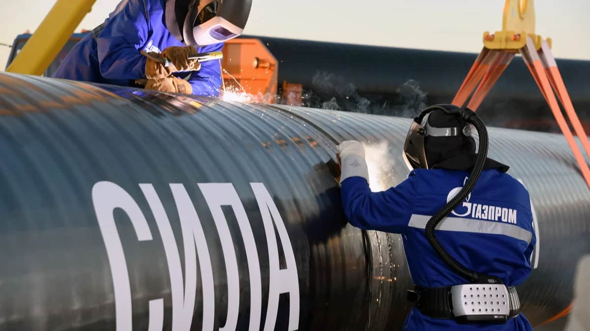 Сварка шва на церемонии соединения первого звена магистрального газопровода "Сила Сибири" в Якутии, 1 сентября 2014 года. Фото: Дмитрий Азаров / Коммерсантъ / Sipa USA / Vida Press
