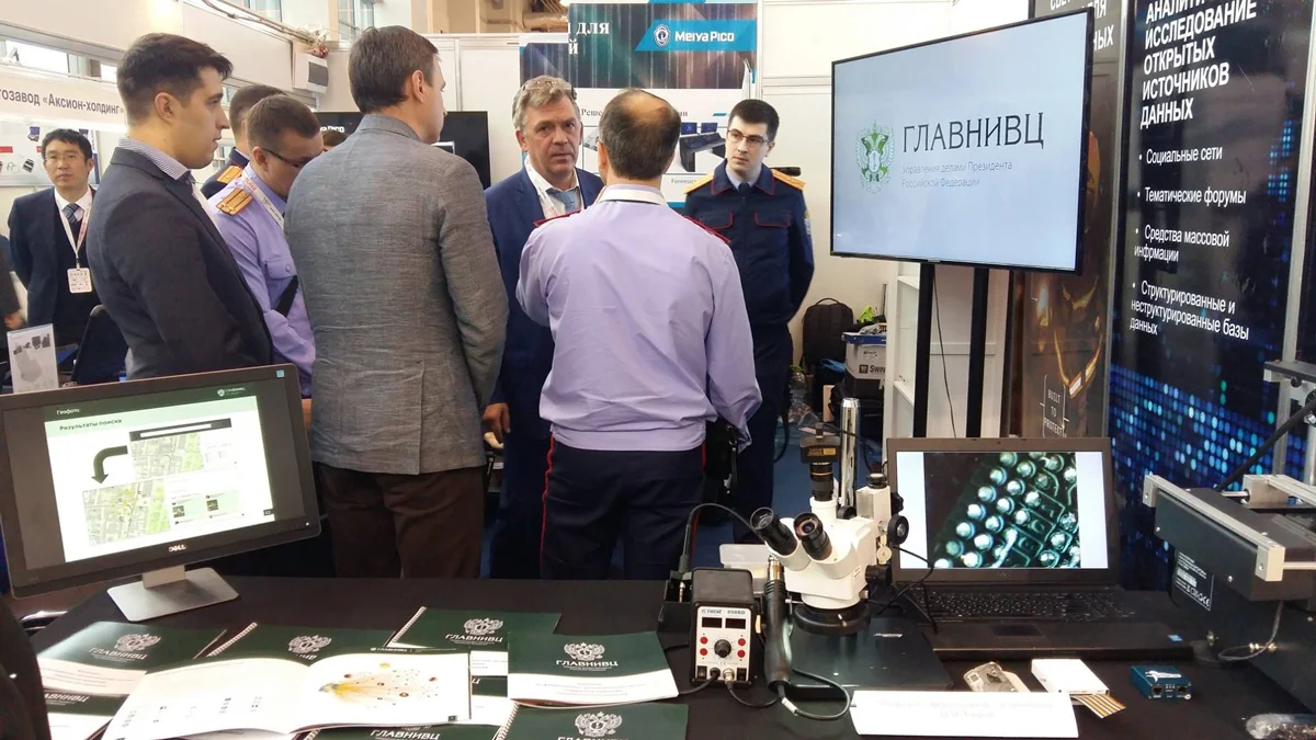 Стенд «ГлавНИВЦ» на выставке «Интерполитех», 29 октября 2017 года. Фото: «ГлавНИВЦ» / <a data-sk="tooltip_parent" data-stringify-link="https://www.facebook.com/grccru/posts/pfbid02jZqJFZif5hNgpCUVvrufXG3cGsrstd519nf4zRmf8eiGyEVSHReWXHFvYdVcA4UJl?__cft__[0]=AZVAB6JZio91NWdiSFf-GmIpUyZTvJs_ZUUsZSjx3Ed5V3wrSYGody7uwEBKN0_OajLYO_xU_MJCINsOgP8RRpaIzPTOSzbPlQv-nL980q_zraXyM5w4G4BEwtj2_0Zu2zPQ1bbJBl5TCLdbW2KRrKx_eGkH2Cp0y4zGwqROuGv2jA&amp;__tn__=*F" href="https://www.facebook.com/grccru/posts/pfbid02jZqJFZif5hNgpCUVvrufXG3cGsrstd519nf4zRmf8eiGyEVSHReWXHFvYdVcA4UJl?__cft__[0]=AZVAB6JZio91NWdiSFf-GmIpUyZTvJs_ZUUsZSjx3Ed5V3wrSYGody7uwEBKN0_OajLYO_xU_MJCINsOgP8RRpaIzPTOSzbPlQv-nL980q_zraXyM5w4G4BEwtj2_0Zu2zPQ1bbJBl5TCLdbW2KRrKx_eGkH2Cp0y4zGwqROuGv2jA&amp;__tn__=*F" rel="noopener noreferrer" target="_blank">Facebook</a>