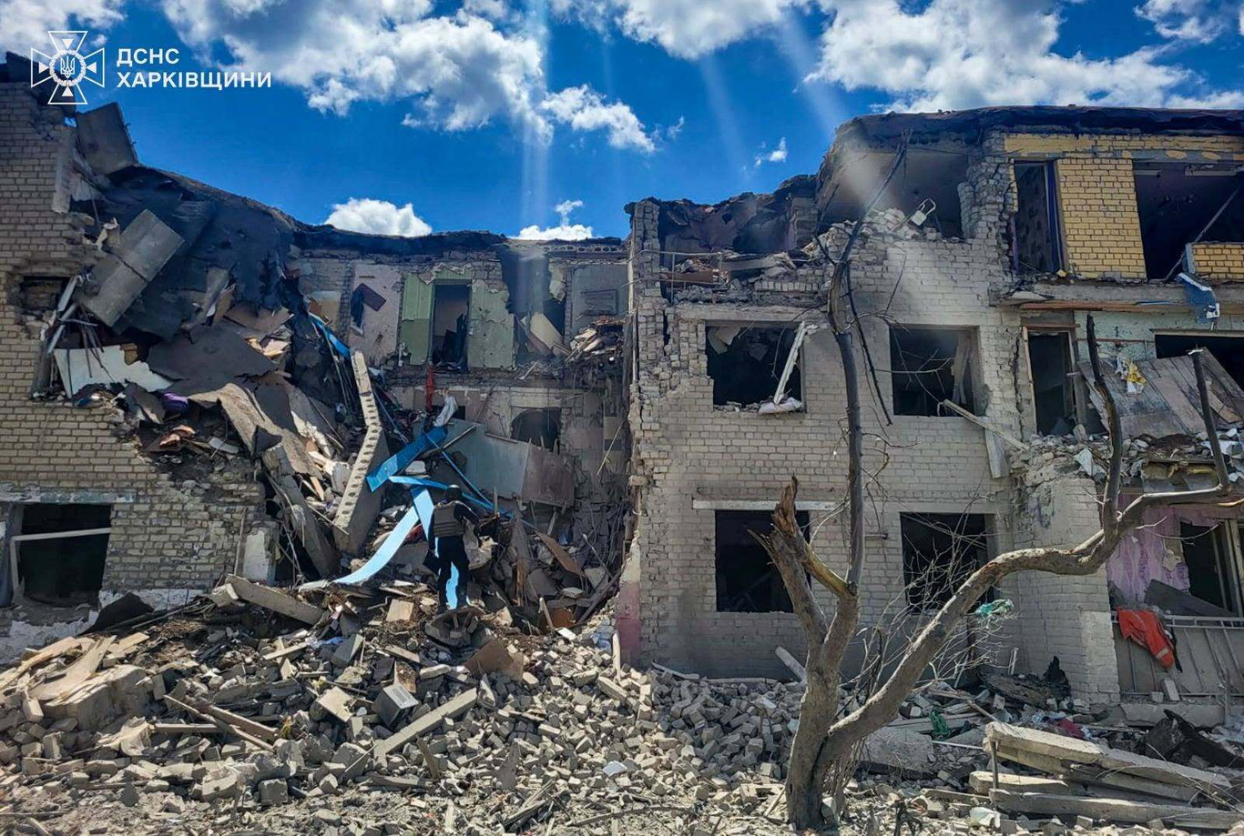 Последствия российского обстрела Купянска. Май 2025 года. Фото: ГСЧС Украины