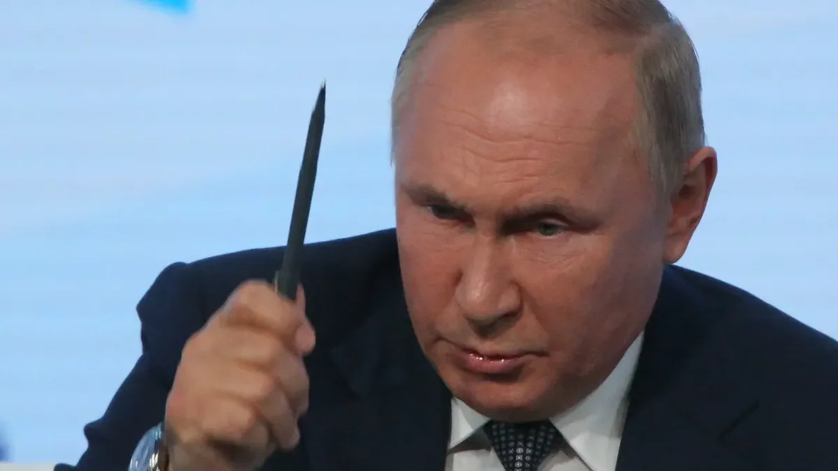 Autocracy as a curse