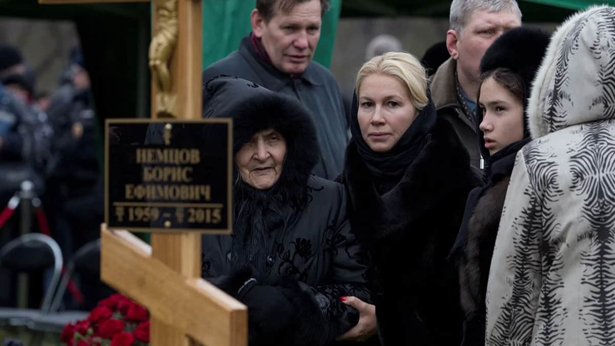 Дина Немцова на похоронах сына в Москве 3 марта 2015 года. Фото: Олег Никишин / Epsilon / Getty Images