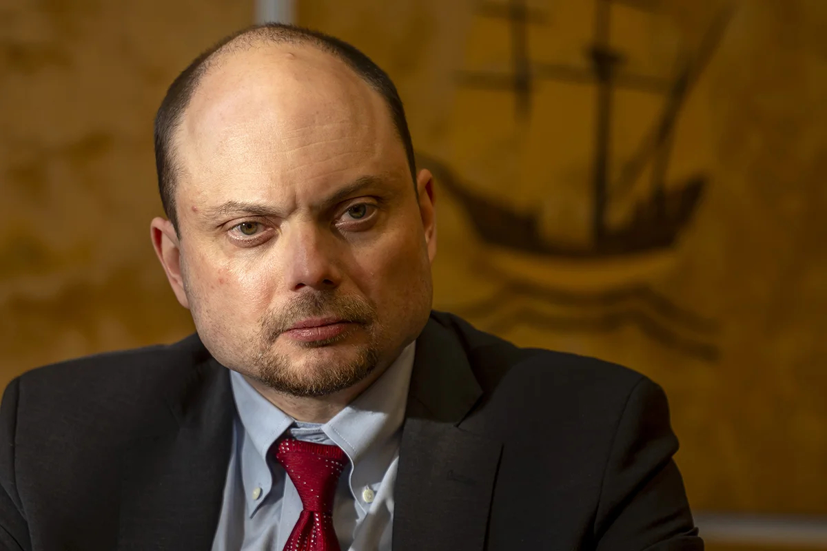 Владимир Кара-Мурза во время предварительного просмотра Женевского саммита по правам человека и демократии в европейской штаб-квартире Организации Объединенных Наций в Женеве, Швейцария, 17 февраля 2025 года. Фото: Salvatore Di Nolfi / EPA