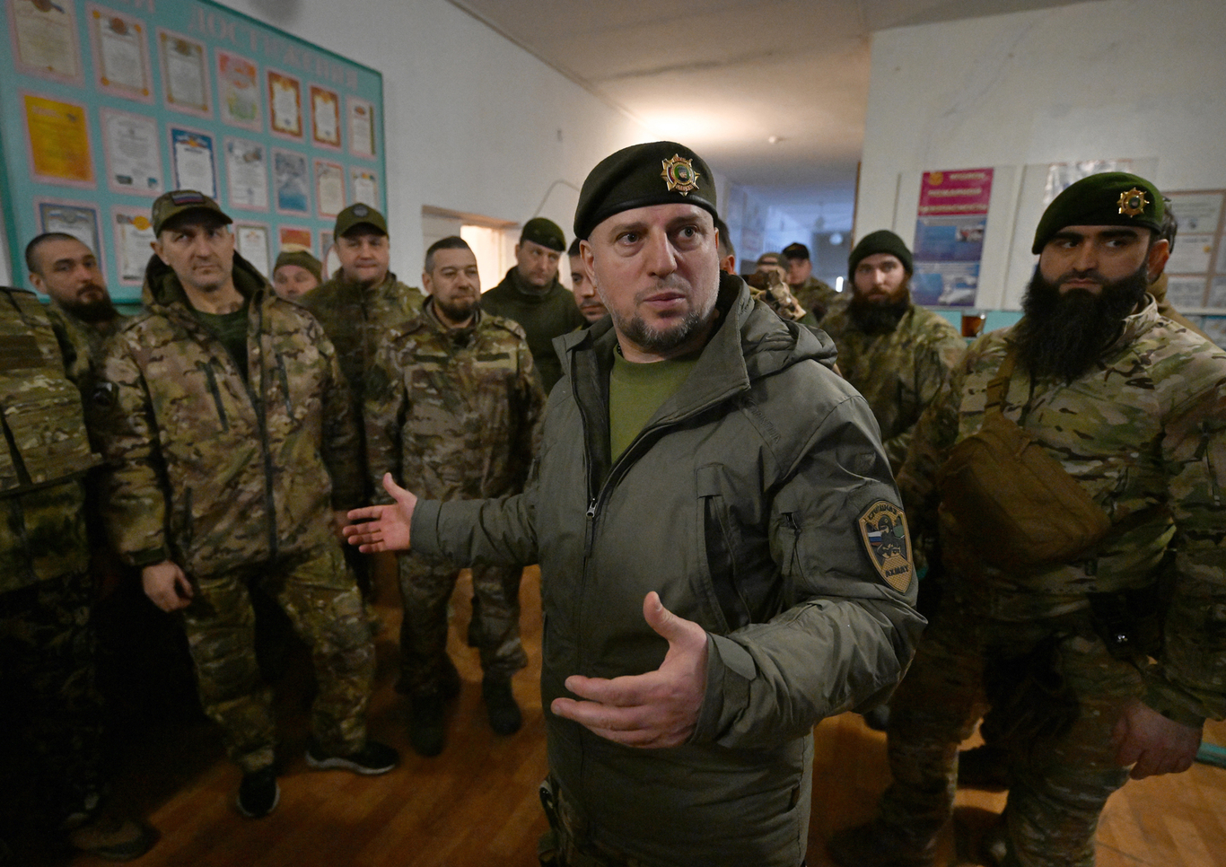 Командир «Ахмата» Апти Алаудинов во время встречи с военнослужащими, 15 марта 2025 года. Фото: Анатолий Жданов / Коммерсантъ / Sipa USA / Vida Press<br>
