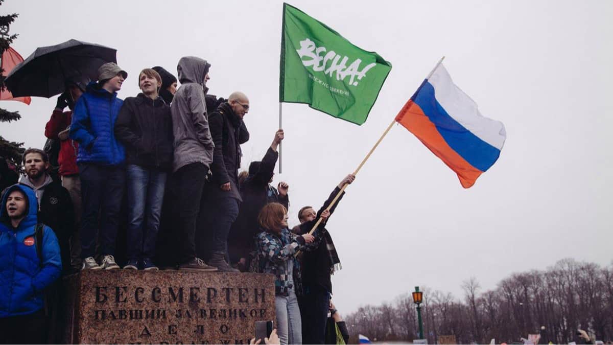 Активисты движения на одном из оппозиционных митингов. Фото: Движение «Весна»