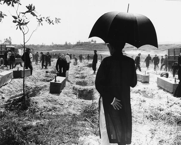 Interment for 300 unidentified victims of communist occupation of Hue in 1968. Photo by <a href="https://commons.wikimedia.org/w/index.php?curid=12814410">United States Army</a>
