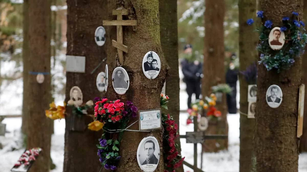 Graves of Soviet people who were killed and buried in 1937-1938 in the woods in Levashovo, outside of St. Petersburg, Russia, 30 October 2019. Photo: EPA / Anatoly Maltsev