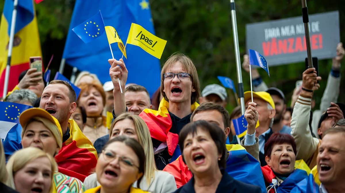Сторонники партии PAS на марше по случаю предстоящих парламентских выборов, Кишинев, Молдова, 26 сентября 2025 года. Фото: Dumitru Doru / EPA