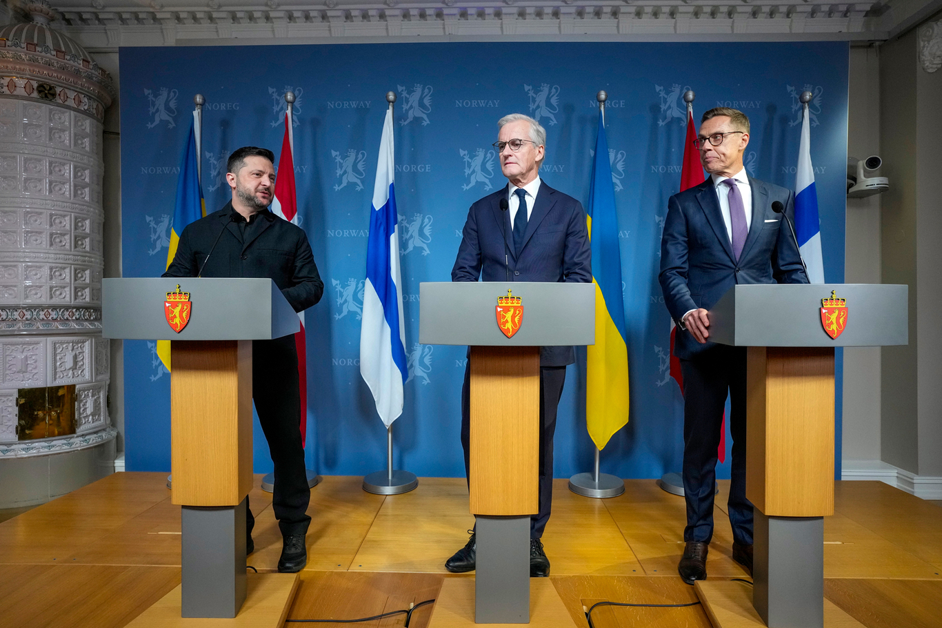 Президент Украины Владимир Зеленский, премьер-министр Норвегии Йонас Гар Стёре и президент Финляндии Александр Стубб во время пресс-конференции по итогам дипломатических переговоров по Украине. Осло, Норвегия. 20 октября 2026 года. Фото: Cornelius Poppe / EPA