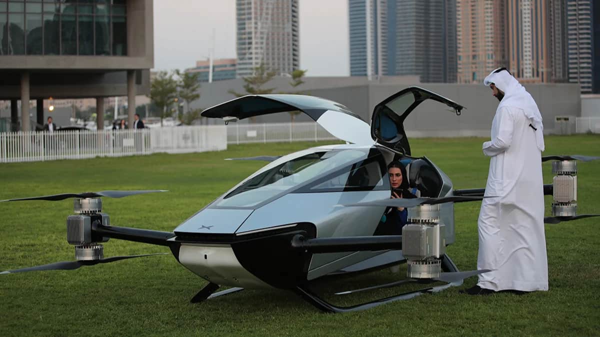 Летающий автомобиль eVTOL X2 на выставке GITEX Global в Дубае. Фото: Ali Haider / EPA-EFE
