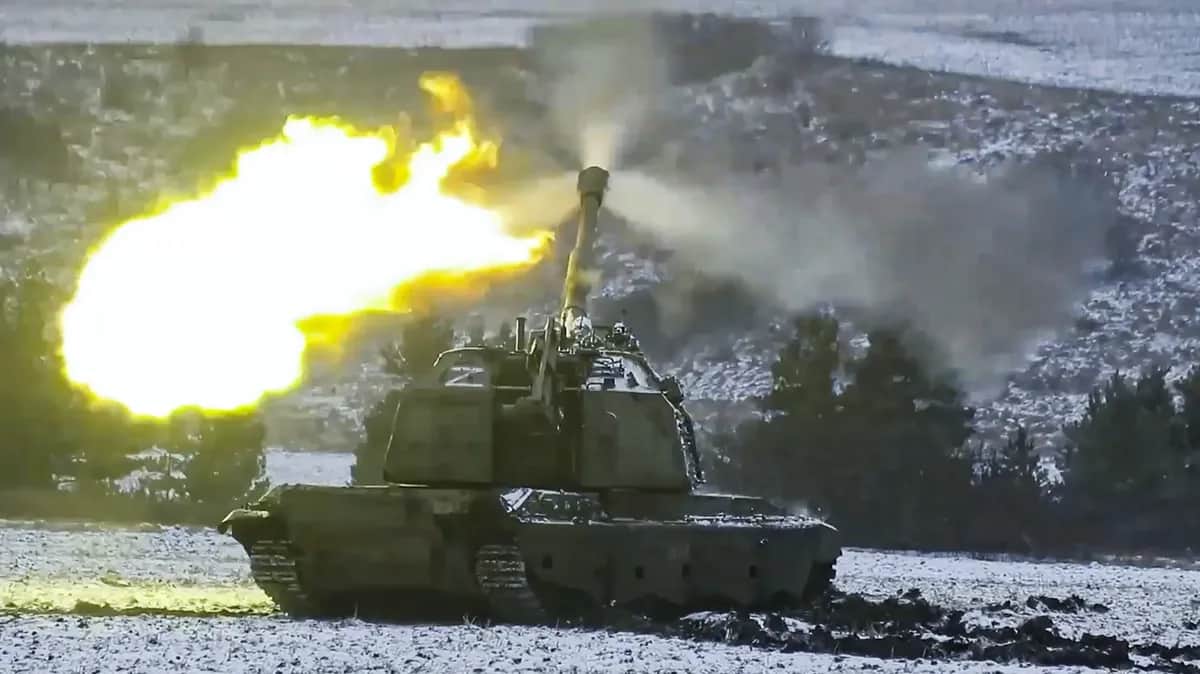 Russian self-propelled howitzer Msta during combat in unknown location in the Donetsk region, 13 January. Photo: EPA-EFE / RUSSIAN DEFENCE MINISTRY PRESS SERVICE