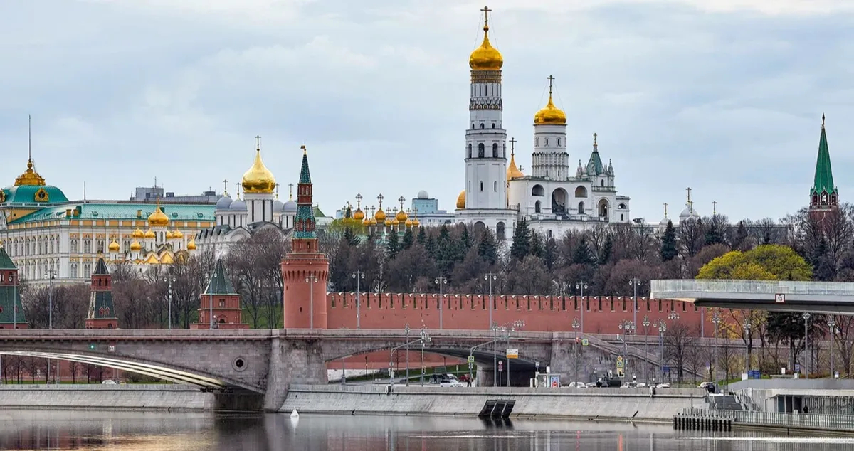 «Москва давно уж воспринимается как город враждебный, вражеский. Больно расставаться с людьми, с Москвой — легко». Фото: mos.ru