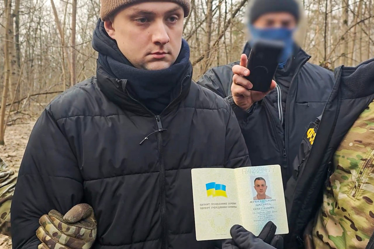 Никита Иванкович с подложным паспортом Украины. Фото: ЦОС ФСБ РФ / <a href="https://t.me/tass_agency/303126" target="_blank">ТАСС</a>