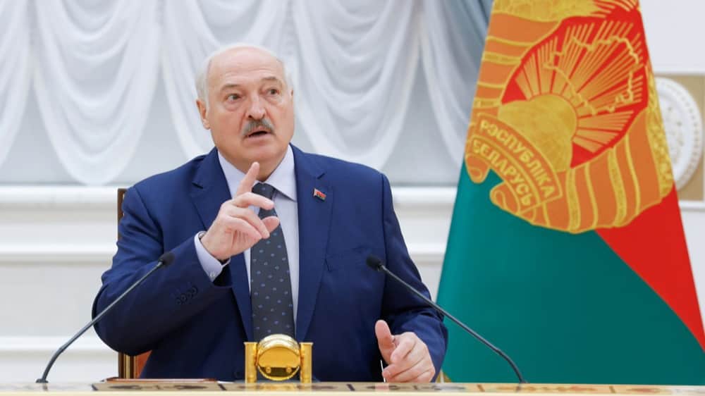 Лукашенко назвал инсценировкой проникновение вооруженной группировки в Латвию