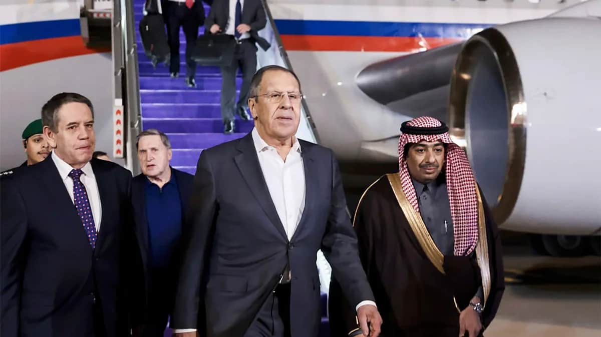 Российская делегация прибыла для переговоров в Эр-Рияд, Саудовская Аравия, 17 февраля 2025 года. Фото: МИД России / EPA