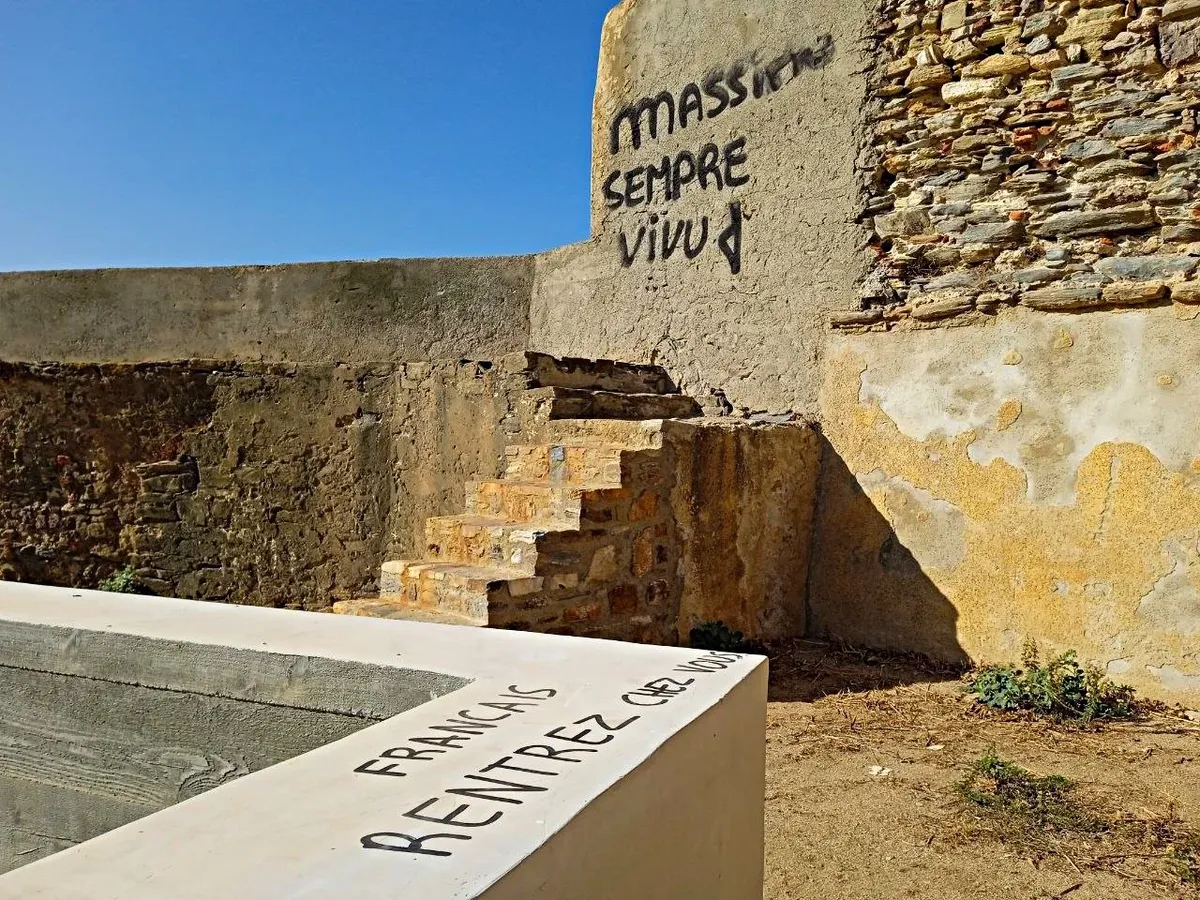 ‘French go home’, ‘Massimu [Susini, activist of the national movement] will live forever’, Bastia. Photo: Novaya Gazeta Europe