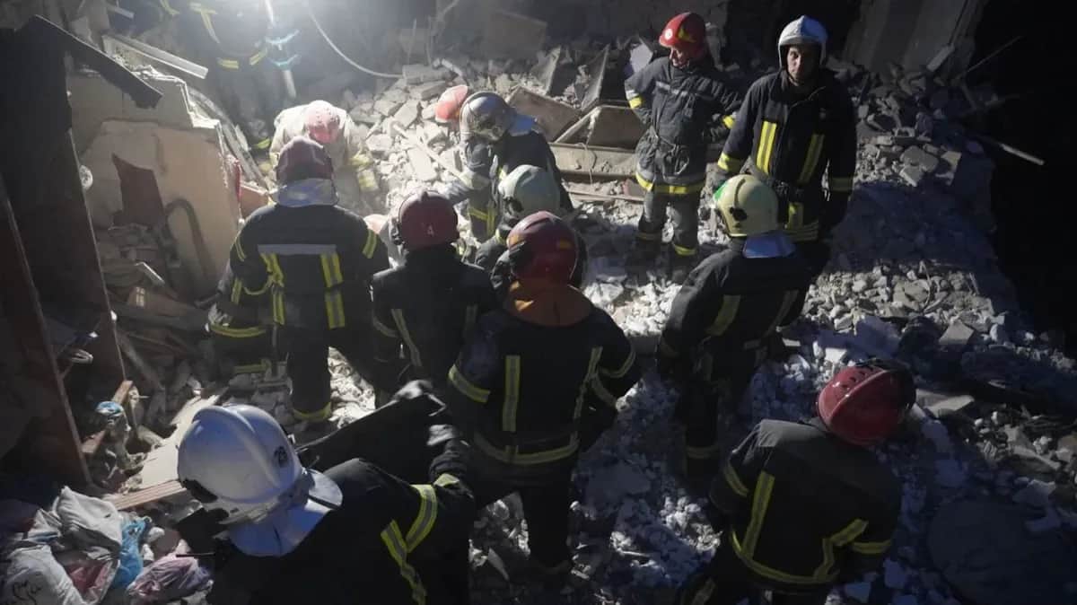 Львов. Последствия обстрела. Фото: ГСЧС Украины
