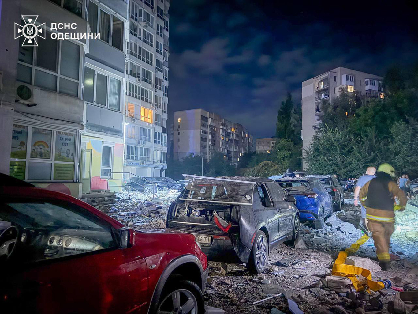 Разбор завалов после удара российских войск по Одессе. Украина. 2 сентября 2026 года. Фото: Telegram / ДСНС України