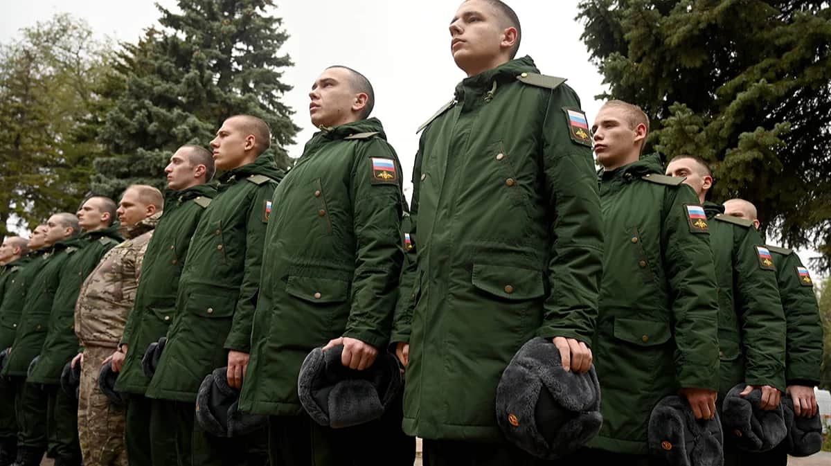 Российские призывники, призванные на военную службу, во время торжественного отправления в гарнизоны на сборном пункте местного призывного пункта в Ростове-на-Дону, Россия, 20 октября 2024. Фото: Сергей Пивоваров / IMAGO / SNA / Scanpix / LETA