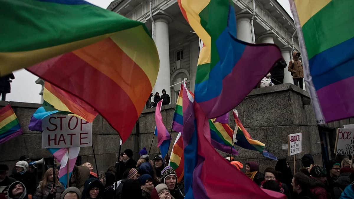 Активисты движения за права ЛГБТ приняли участие в «Марше против ненависти» в Санкт-Петербурге, 02 ноября 2014 г. Фото: Валя Егоршин / NurPhoto / Getty Images