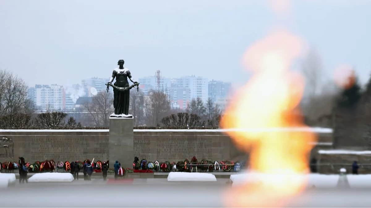Монумент «Родина-мать» на Пискарёвском мемориальном кладбище в Санкт-Петербурге, 27 января 2026 года. Фото: Александр Казаков / Спутник / Imago Images / Scanpix / LETA