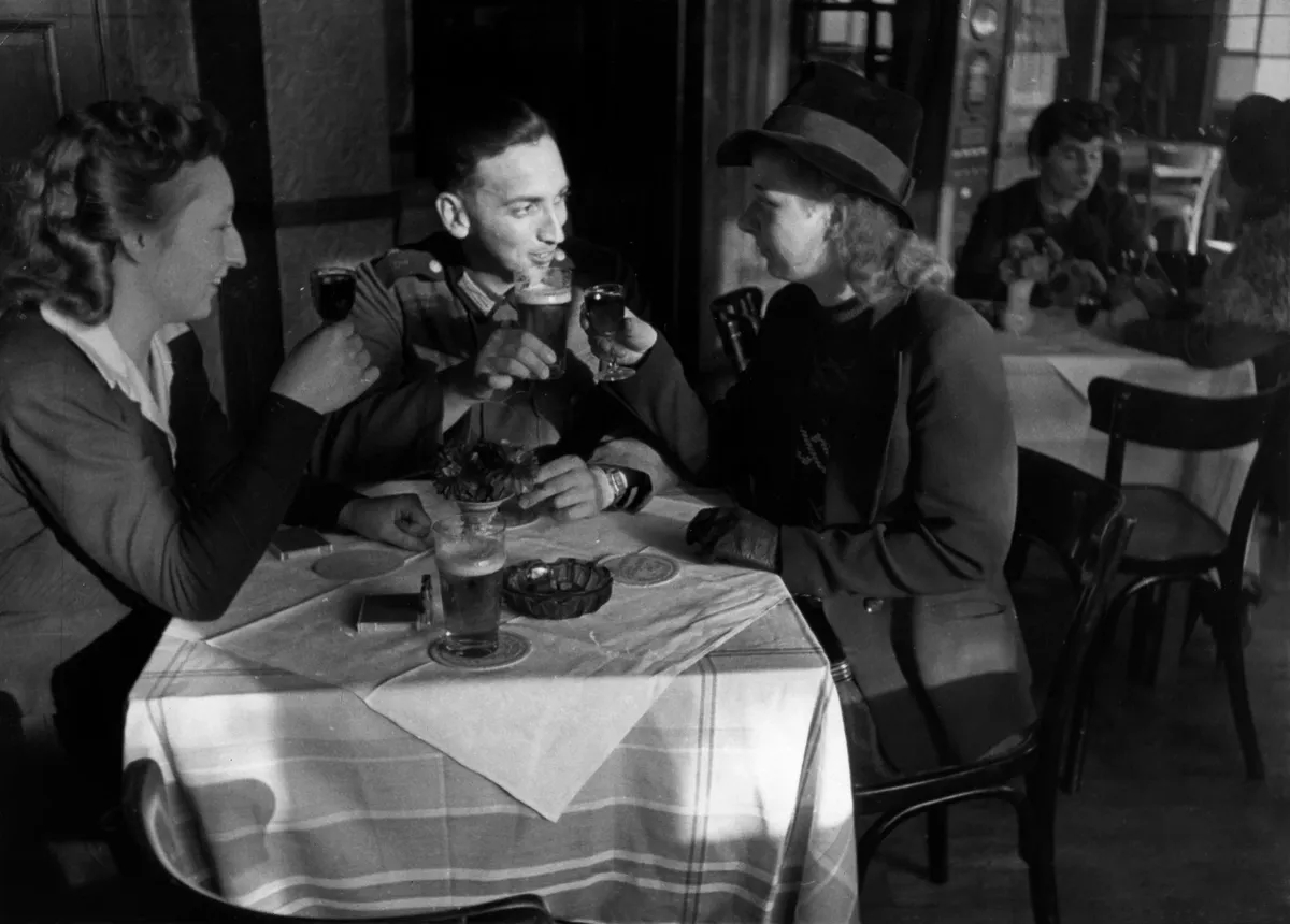 Берлинское кафе, 1940 год. Фото: ullstein bild / Getty Images
