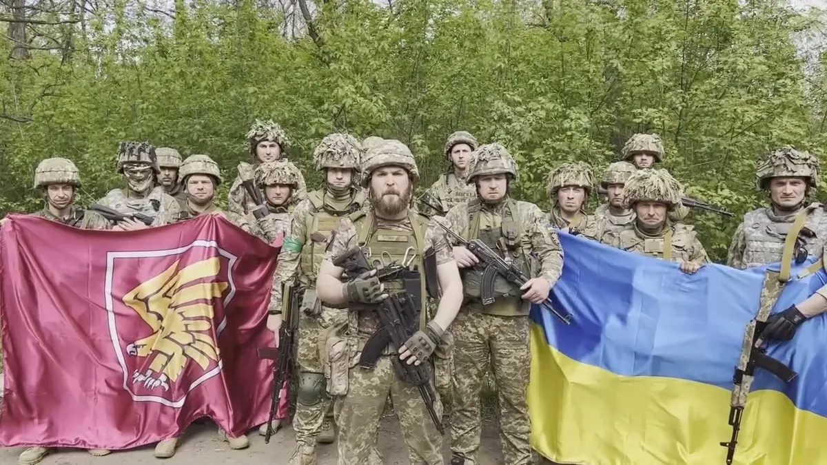 Военнослужащие 95 и 79-й отдельных десантно-штурмовых бригад ВСУ. Фото: <a data-sk="tooltip_parent" data-stringify-link="https://www.facebook.com/watch/?ref=embed_video&amp;v=2017061418473172" href="https://www.facebook.com/watch/?ref=embed_video&amp;v=2017061418473172" rel="noopener noreferrer" target="_blank">Командование Десантно-штурмовых войск Вооруженных Сил Украины</a> / Facebook