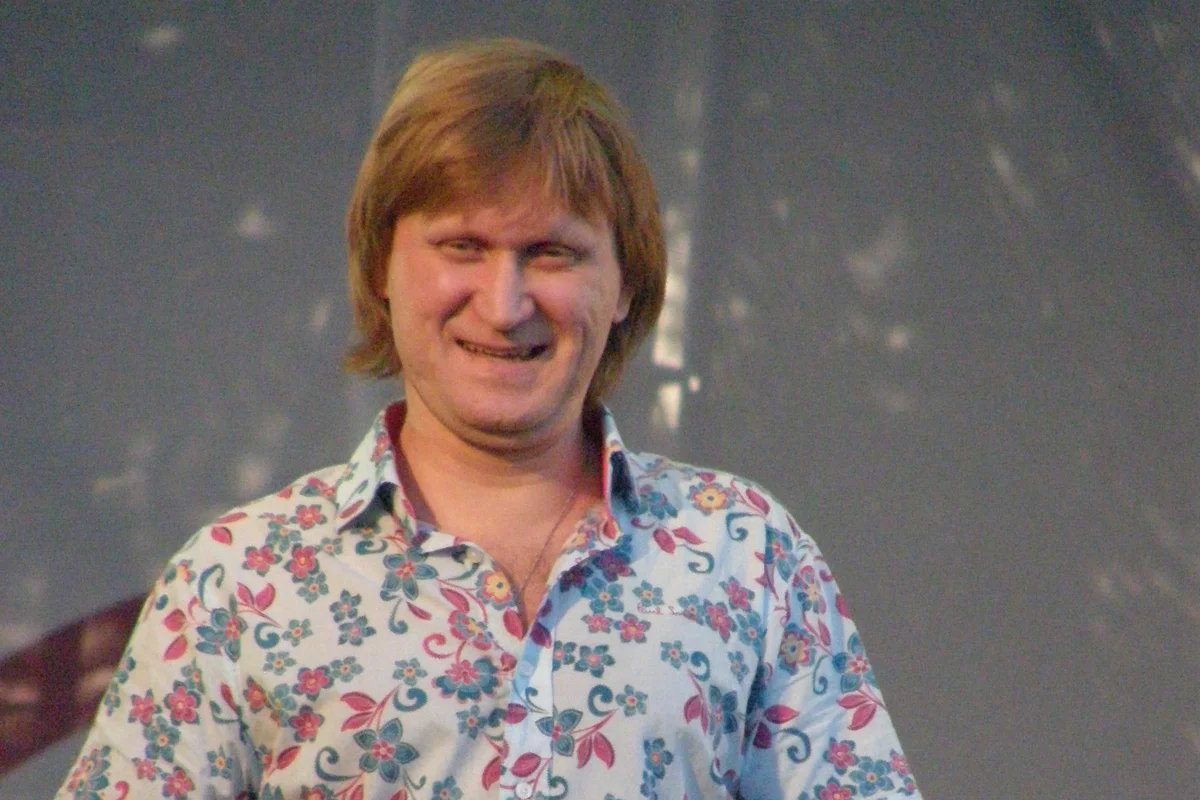 Андрей Рожков на концерте в Донецке, Украина, 2010 год. Фото: Andrew Butko / <a data-sk="tooltip_parent" data-stringify-link="https://commons.wikimedia.org/wiki/File:%D0%90%D0%BD%D0%B4%D1%80%D0%B5%D0%B9_%D0%A0%D0%BE%D0%B6%D0%BA%D0%BE%D0%B2_%D0%BD%D0%B0_%D0%BA%D0%BE%D0%BD%D1%86%D0%B5%D1%80%D1%82%D0%B5_%D0%B2_%D0%94%D0%BE%D0%BD%D0%B5%D1%86%D0%BA%D0%B5_6_%D0%B8%D1%8E%D0%BD%D1%8F_2010_%D0%B3%D0%BE%D0%B4%D0%B0_026.JPG" href="https://commons.wikimedia.org/wiki/File:%D0%90%D0%BD%D0%B4%D1%80%D0%B5%D0%B9_%D0%A0%D0%BE%D0%B6%D0%BA%D0%BE%D0%B2_%D0%BD%D0%B0_%D0%BA%D0%BE%D0%BD%D1%86%D0%B5%D1%80%D1%82%D0%B5_%D0%B2_%D0%94%D0%BE%D0%BD%D0%B5%D1%86%D0%BA%D0%B5_6_%D0%B8%D1%8E%D0%BD%D1%8F_2010_%D0%B3%D0%BE%D0%B4%D0%B0_026.JPG" rel="noopener noreferrer" target="_blank">Wikimedia</a> (CC BY-SA 3.0)
