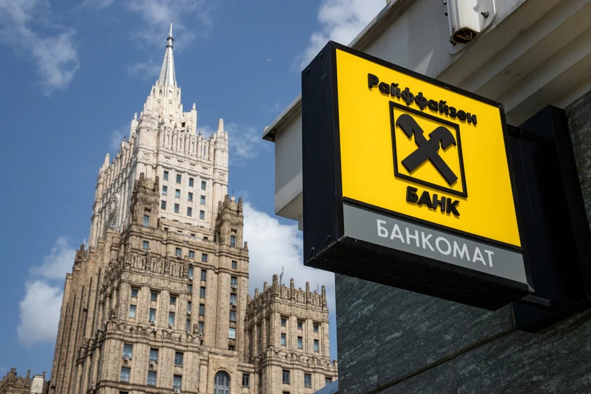A Raiffeisen Bank ATM against the façade of the Russian Foreign Ministry in Moscow, 21 August 2023. Photo: EPA/Yuri Kochetkov