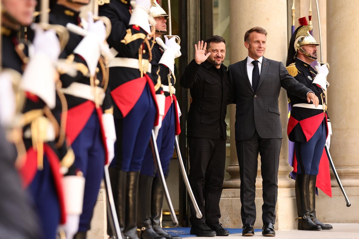 Ukrainian President Volodymyr Zelensky arrives for a meeting with French President Emmanuel Macron at the Élysée Palace in Paris, France, 3 September 2025. Photo: EPA/TERESA SUAREZ / POOL