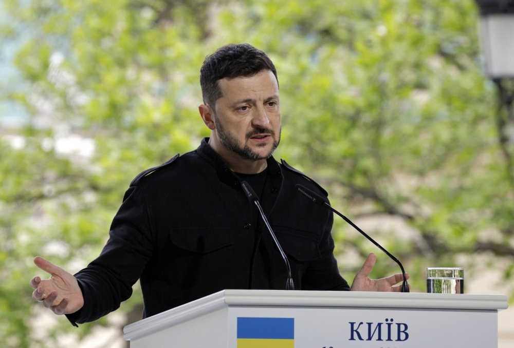 Volodymyr Zelensky addresses a joint press conference in Kyiv, Ukraine on 10 May 2025. Photo: EPA-EFE/SERGEY DOLZHENKO